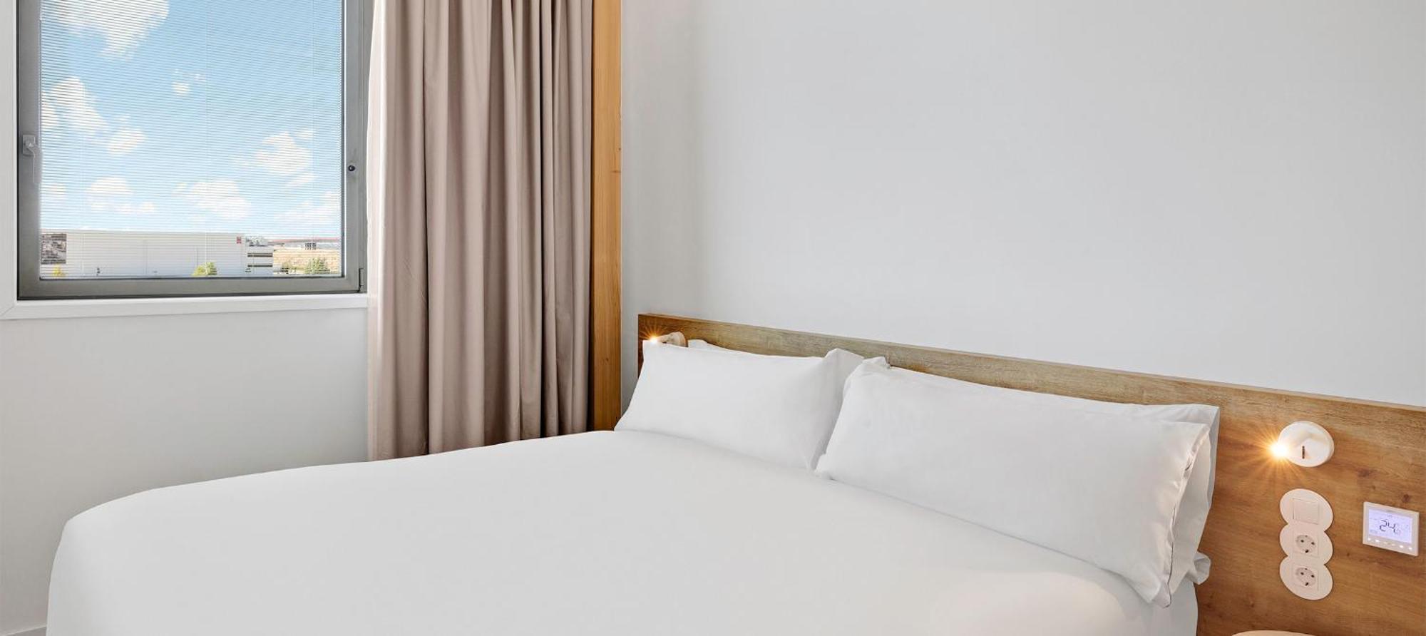 B&B Hotel Madrid トレス・カントス エクステリア 写真