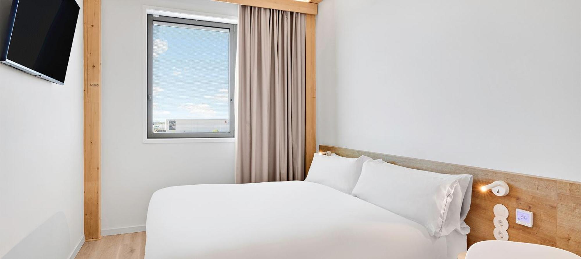 B&B Hotel Madrid トレス・カントス エクステリア 写真