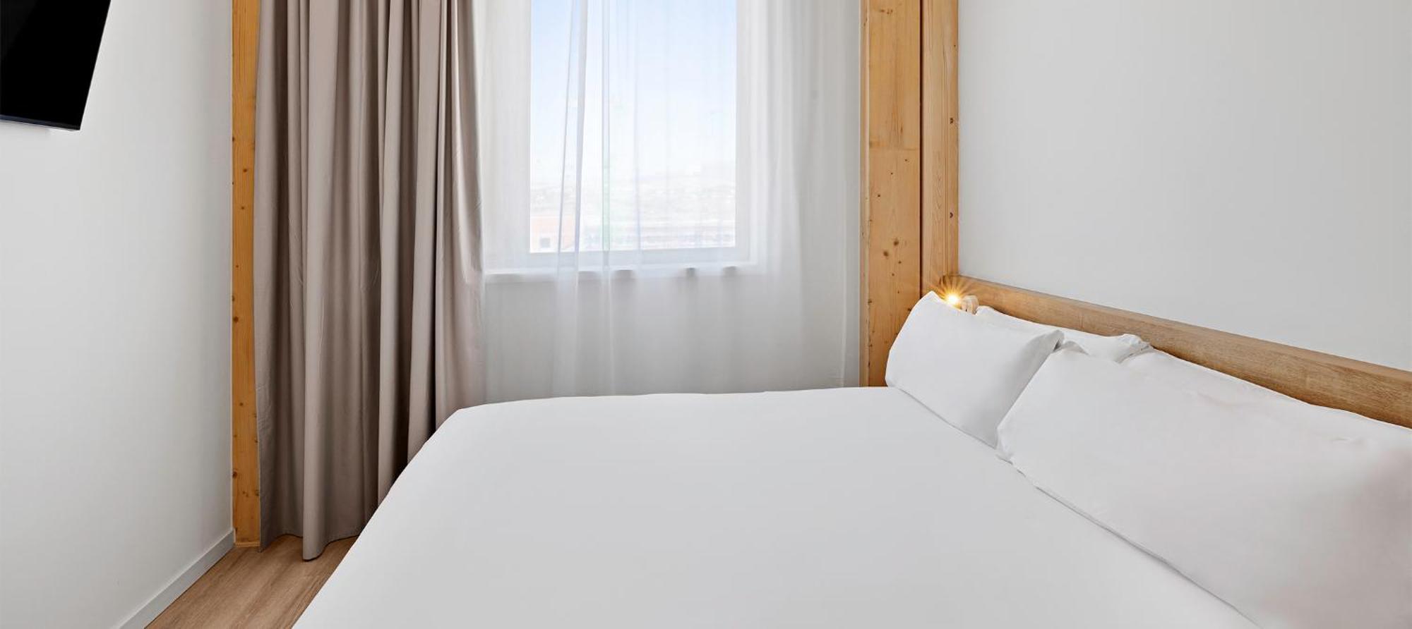 B&B Hotel Madrid トレス・カントス エクステリア 写真