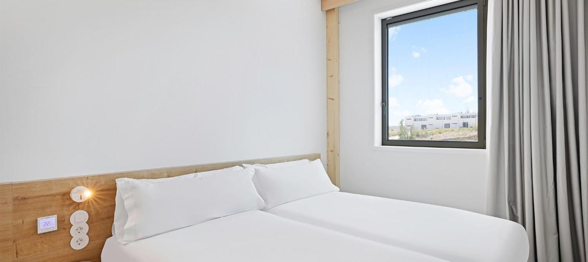 B&B Hotel Madrid トレス・カントス エクステリア 写真